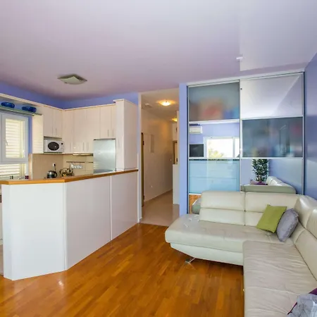 Apartment 3 Beaches With Free Parking