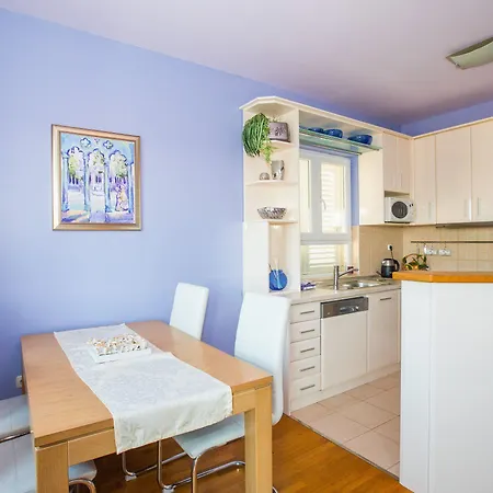 Apartment 3 Beaches With Free Parking